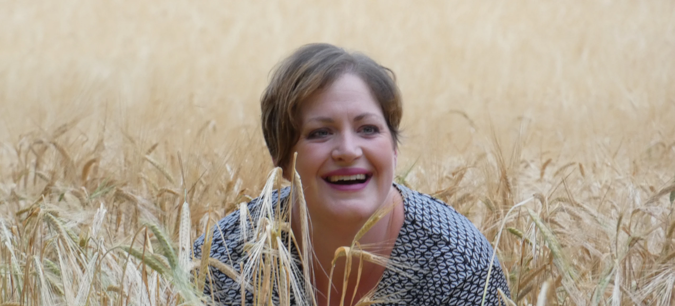 Frau im Getreidefeld<br />
Anna Lena Mittelstädt - wortbogen.de<br />
